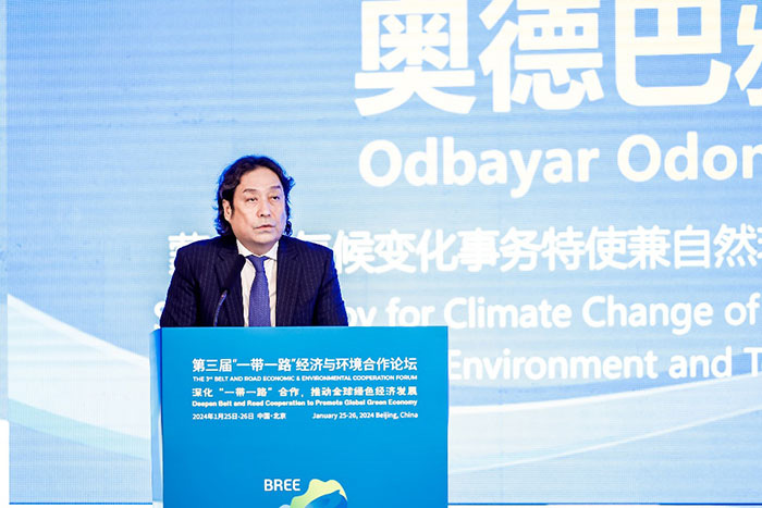 65b7a581812c9.jpg 蒙古国气候变化事务特使兼自然环境与旅游部部长顾问奥德巴雅尔发言.jpg